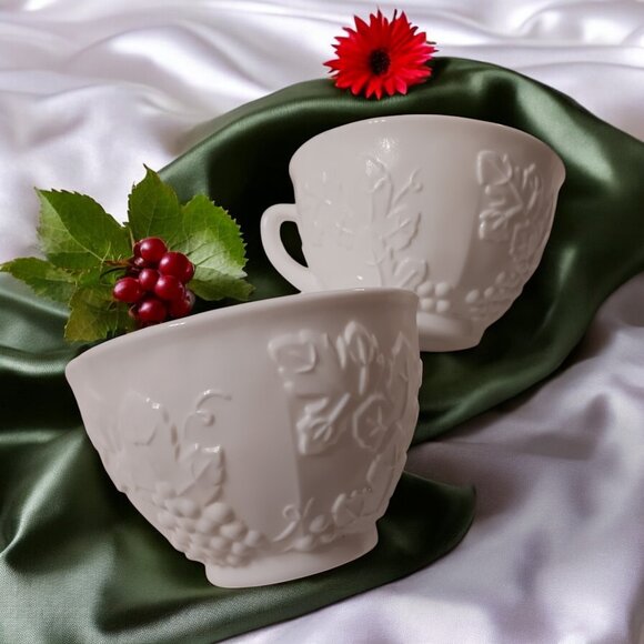 VTG  Indiana White Milk Glass  Harvest Pattern Grape Motif Snack Luncheon Set - Picture 9 of 12